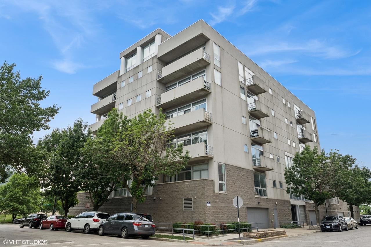 1035 W Huron St. #402, Chicago, IL 60642
