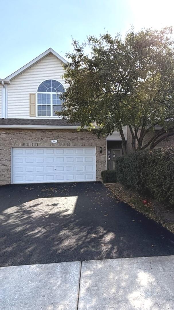 20 Lily Ct., Bolingbrook, IL 60440