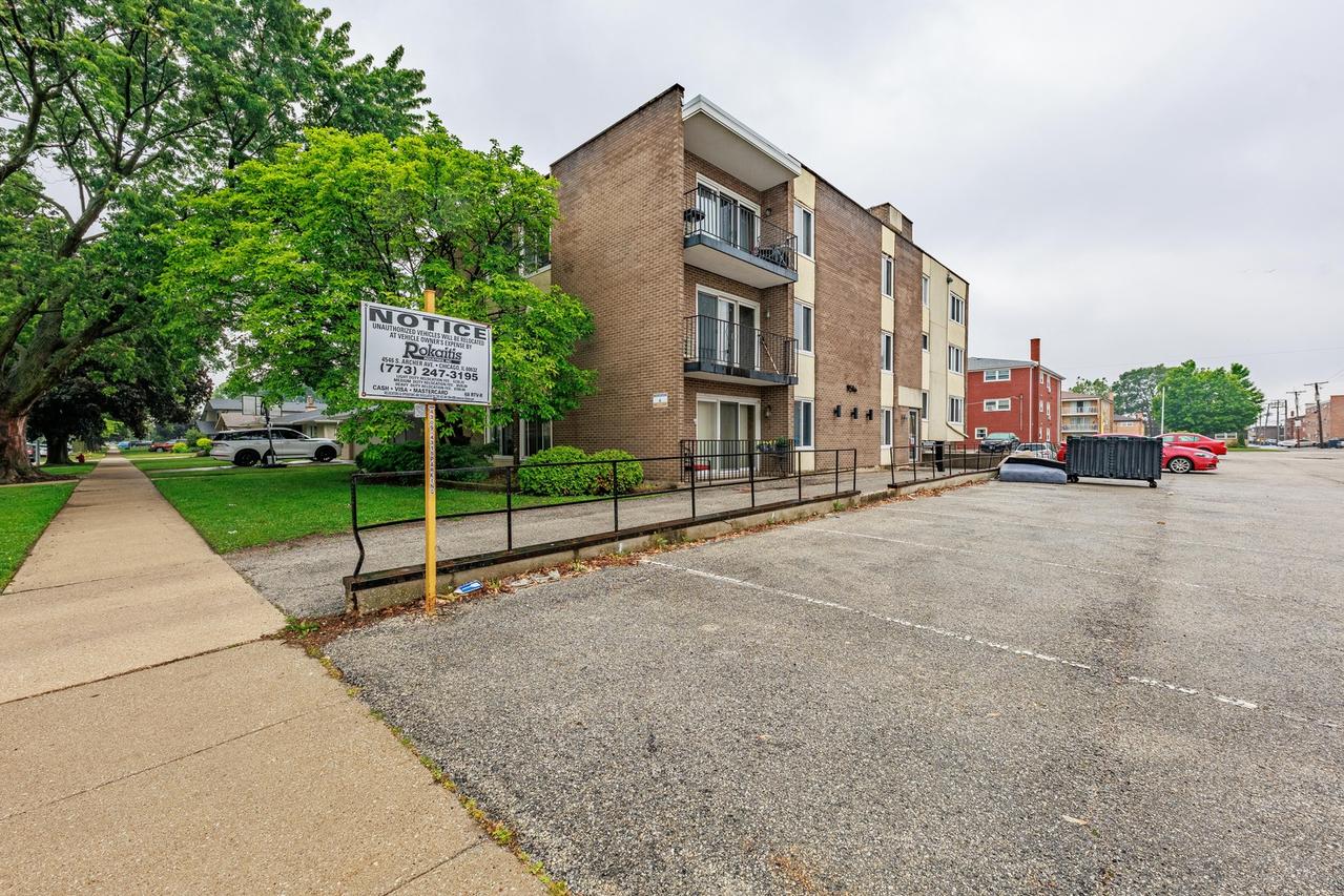 9516 S Kildare Ave. #2N, Oak Lawn, IL 60453