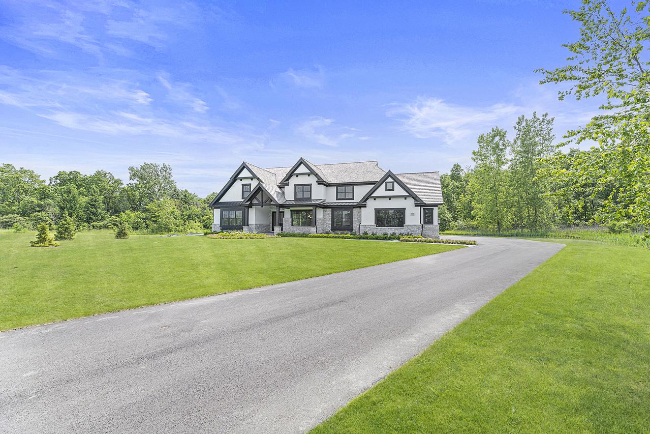 106 Brookwood Ln., Lincolnshire, IL 60069