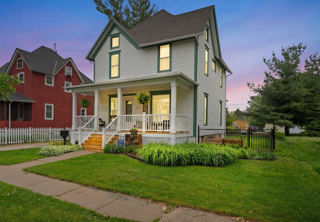 216 S Genoa St., Genoa, IL 60135