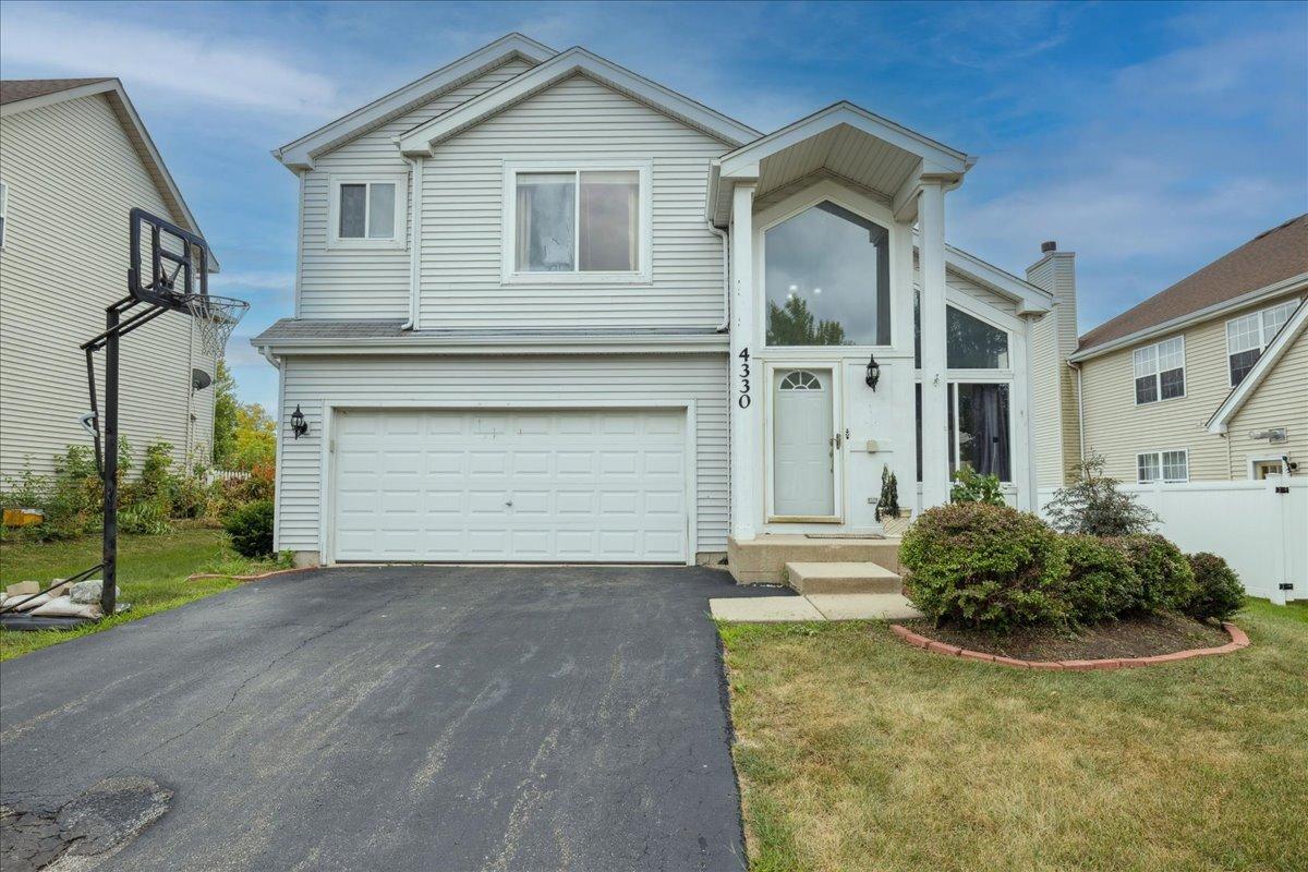 4330 Rolling Hills Dr., Lake In The Hills, IL 60156