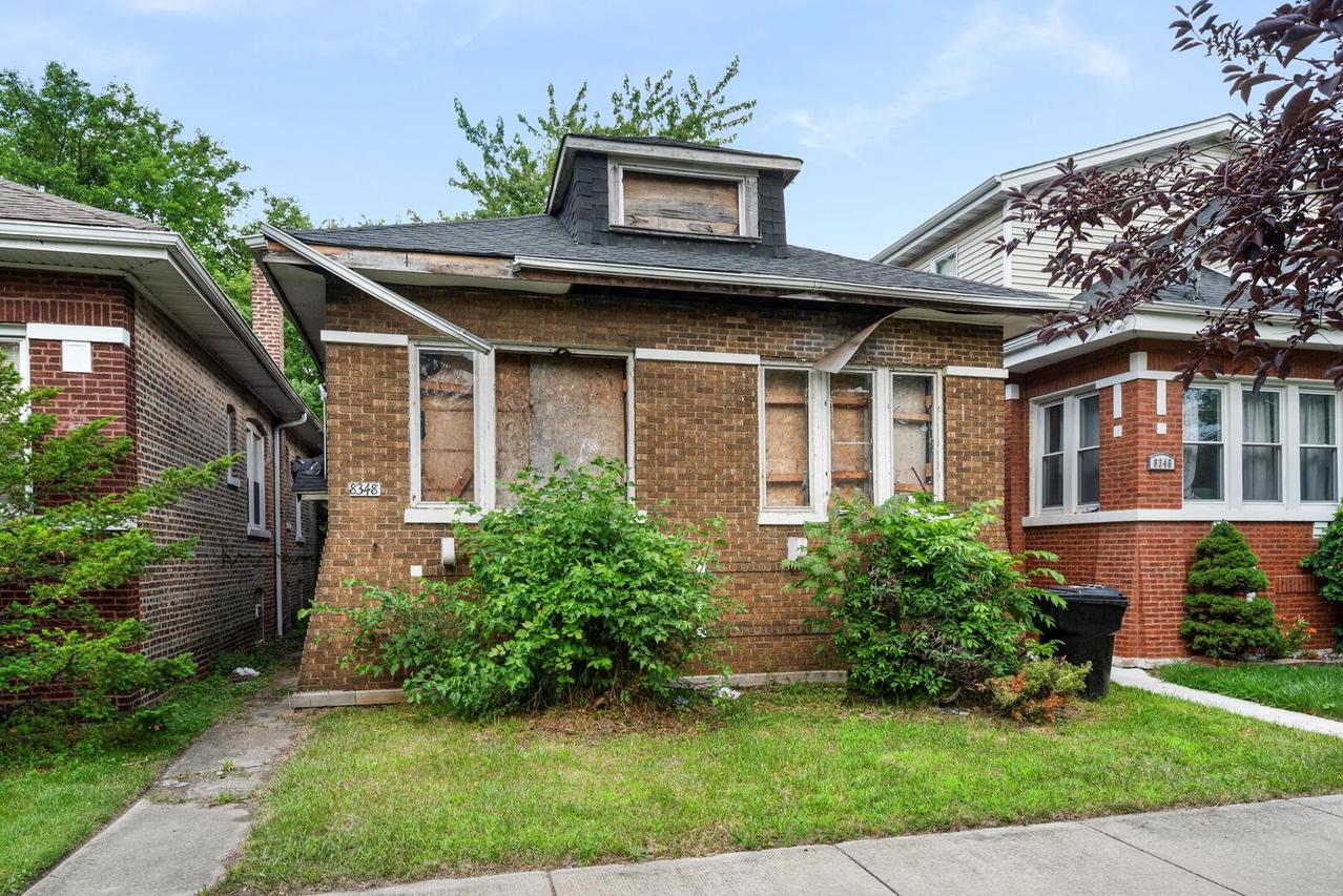 8348 S Oglesby Ave., Chicago, IL 60617