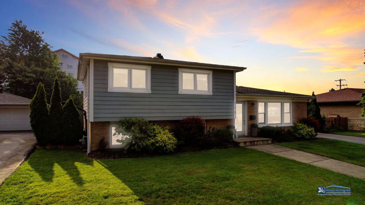 213 Poppy Ln., Bensenville, IL 60106