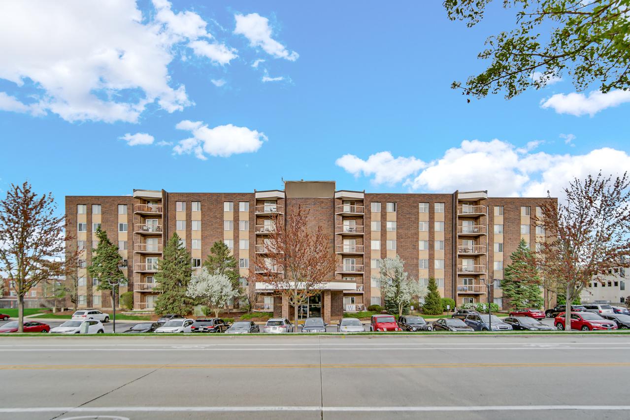 2201 S Grace St. #608, Lombard, IL 60148