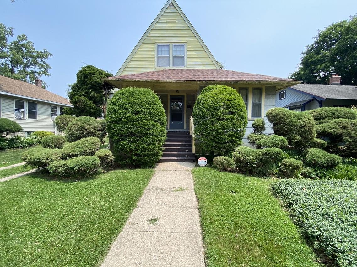 213 S Yale Ave., Villa Park, IL 60181