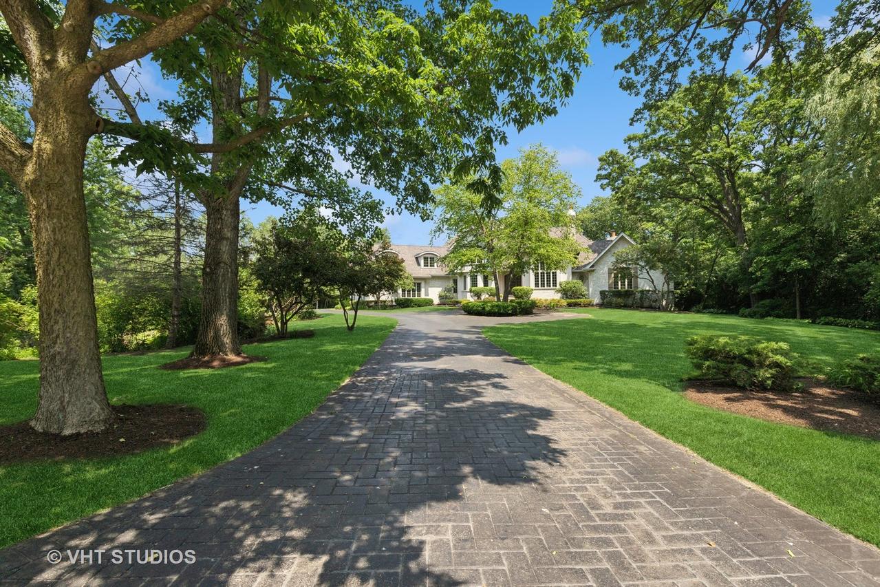 1310 Gavin Ct., Lake Forest, IL 60045
