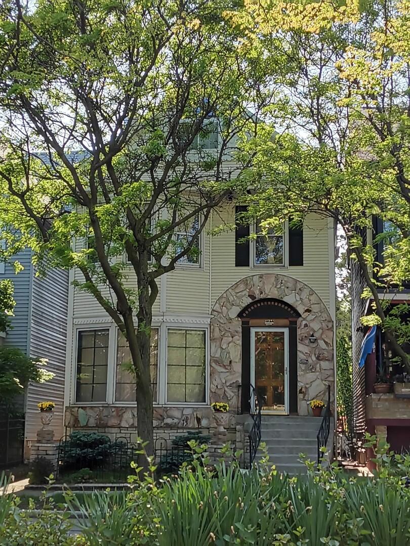 4244 N Ashland Ave., Chicago, IL 60613