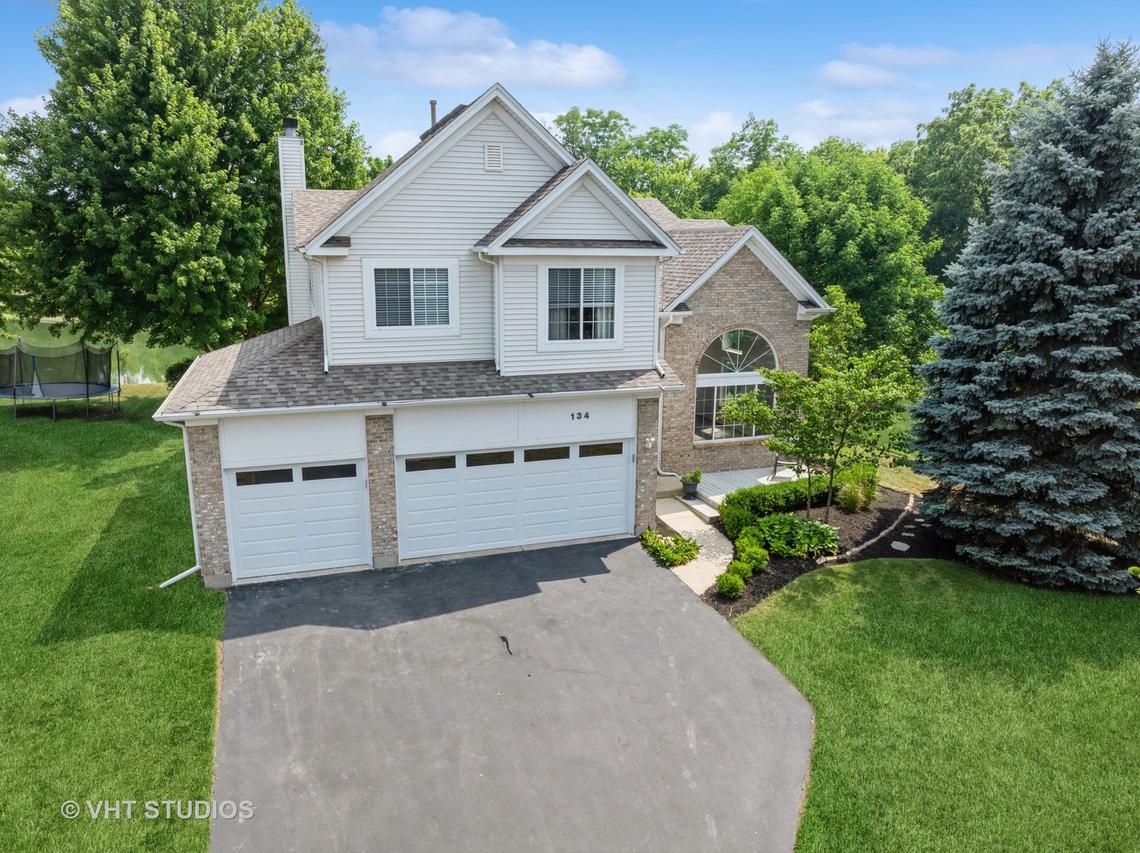 134 S Hankes Rd., Aurora, IL 60506
