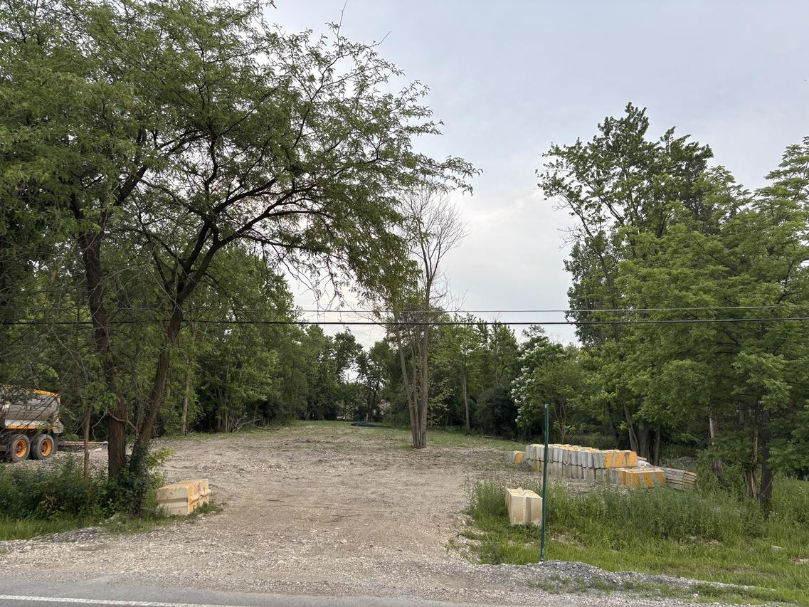 3949 Flossmoor Rd., Flossmoor, IL 60422