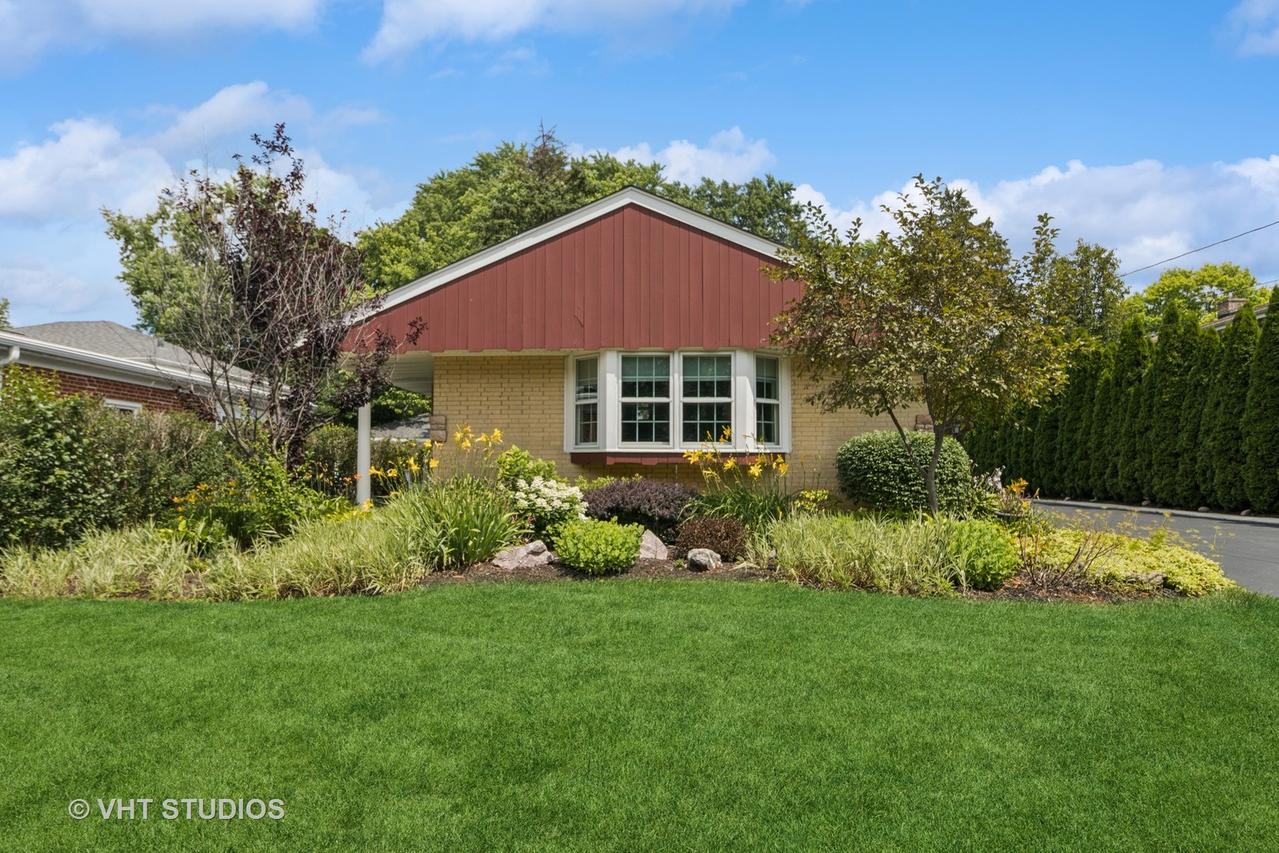 53 N Main St., Glen Ellyn, IL 60137