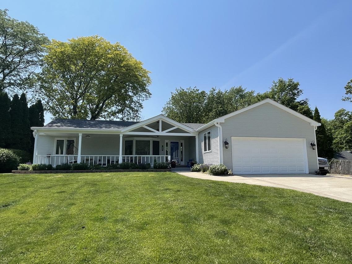 360 Mawman Ave., Lake Bluff, IL 60044