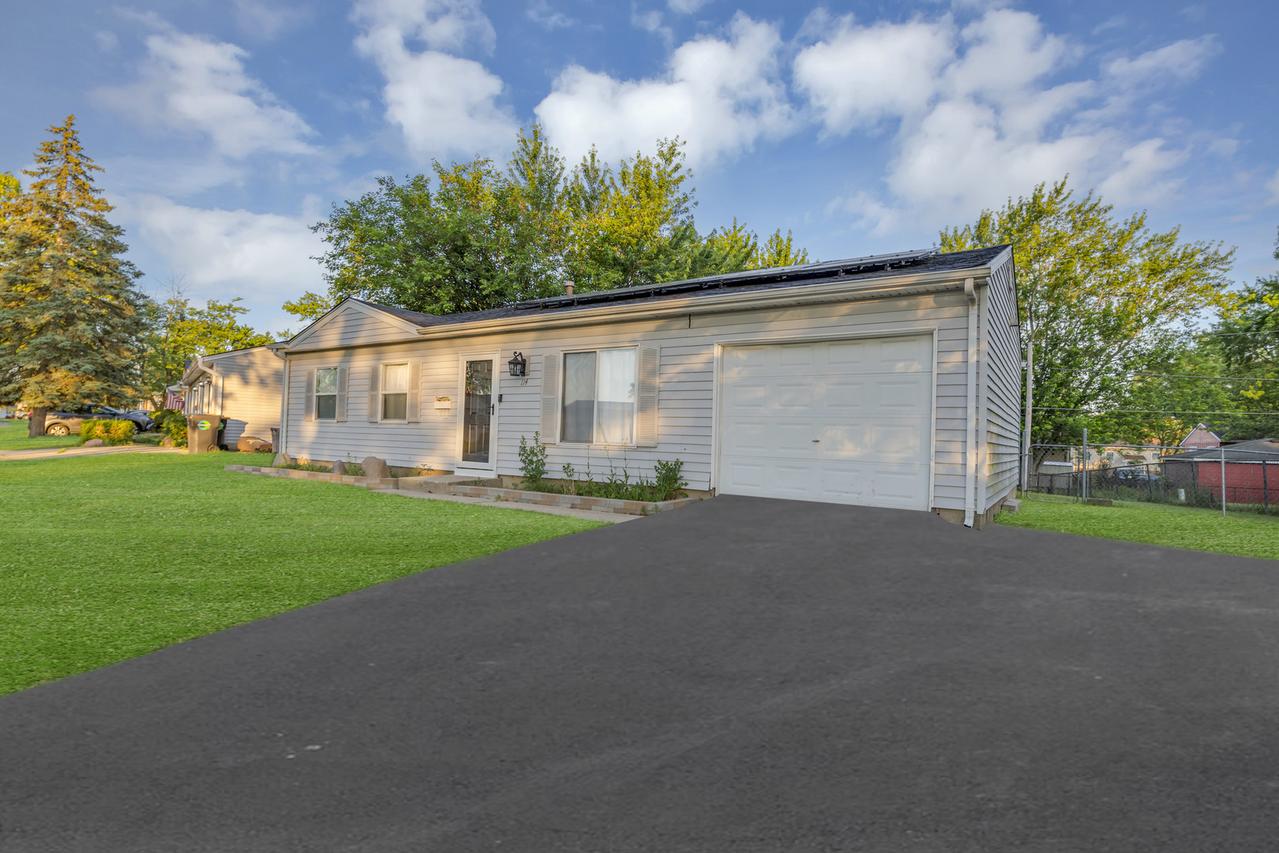 114 Ridge Cir., Streamwood, IL 60107