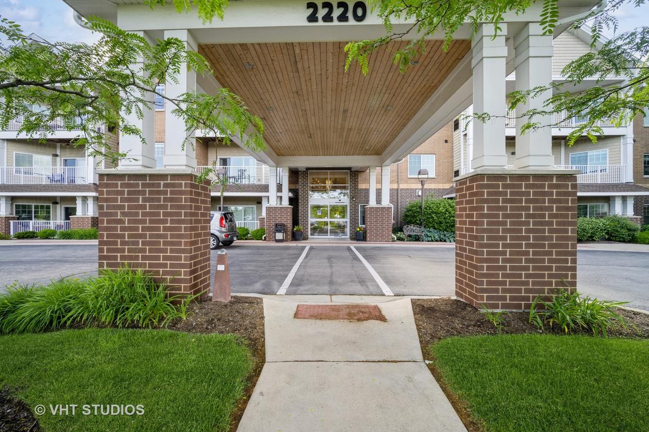 2220 Founders Dr. #227, Northbrook, IL 60062