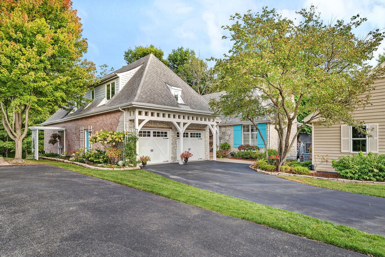 719 Stonebridge Rd., Frankfort, IL 60423