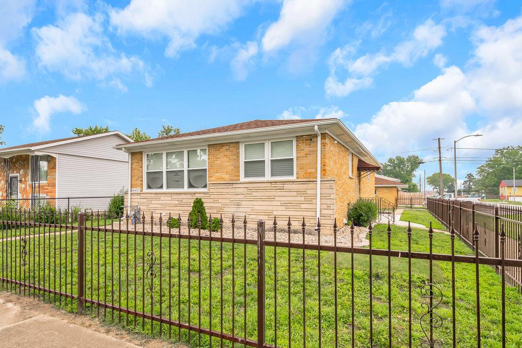 14457 Oakley St., Dixmoor, IL 60426