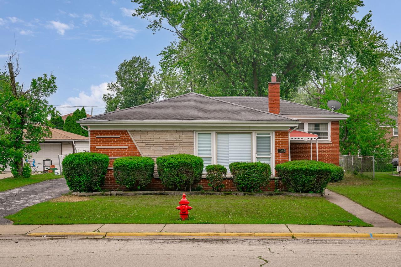 1047 Riverview Dr., South Holland, IL 60473