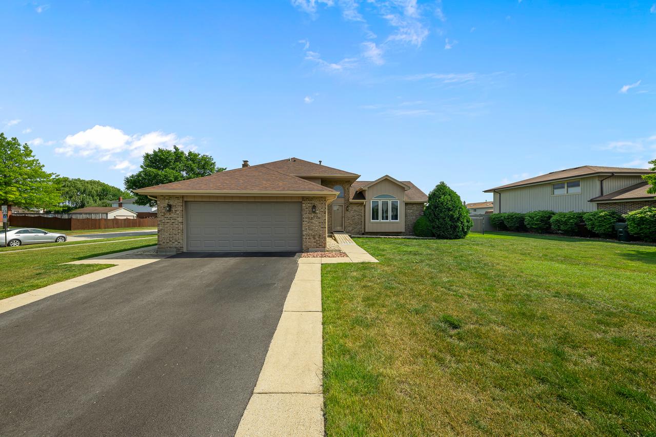 7749 W Lakeview Ter., Frankfort, IL 60423
