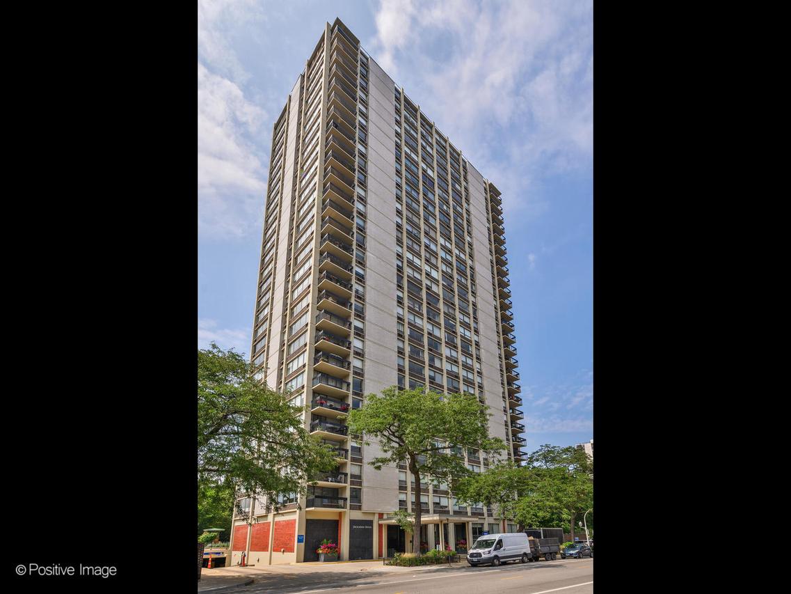 1355 N Sandburg Ter. #2302D, Chicago, IL 60610
