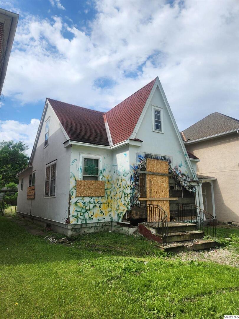 624 College Ave., Quincy, IL 62301