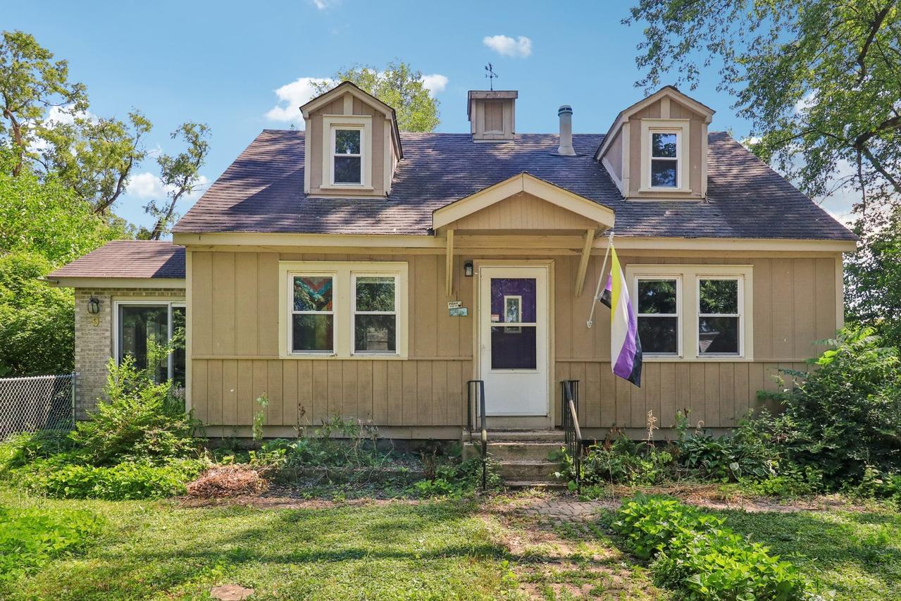 9 Arlington Rd., Fox Lake, IL 60020