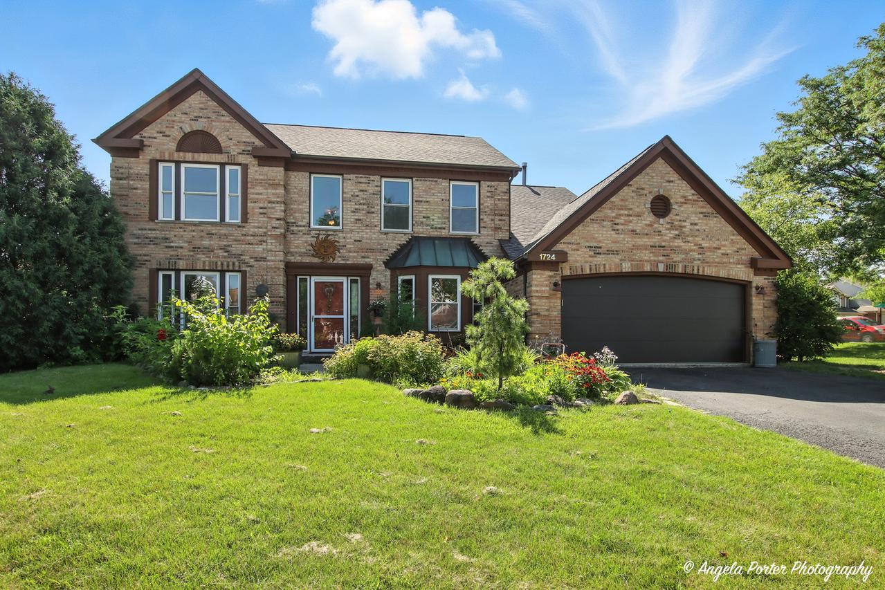 1724 Hartford Ln., Crystal Lake, IL 60014