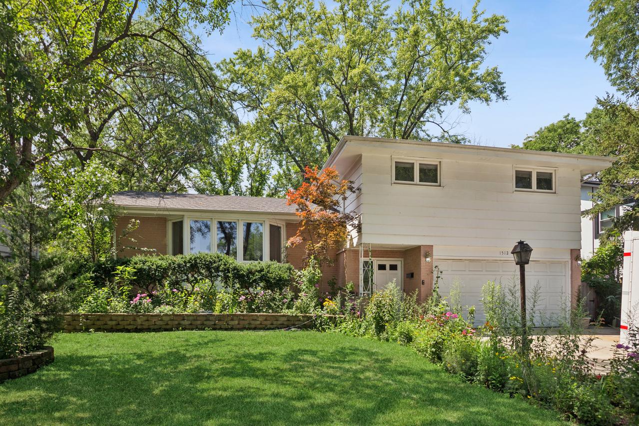 1512 Executive Ln., Glenview, IL 60026