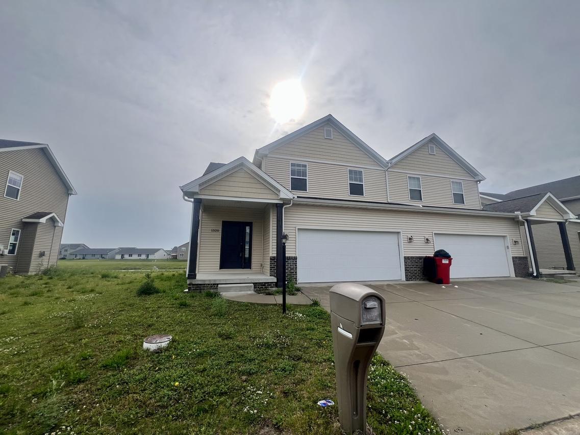 1320 Myrtle Beach Ave., Champaign, IL 61822