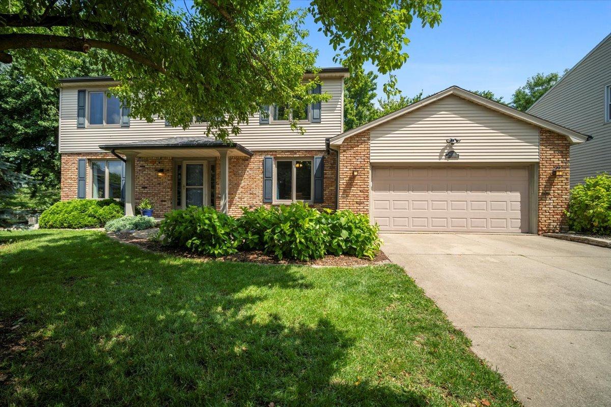 2 Kensington Cir., Bloomington, IL 61704