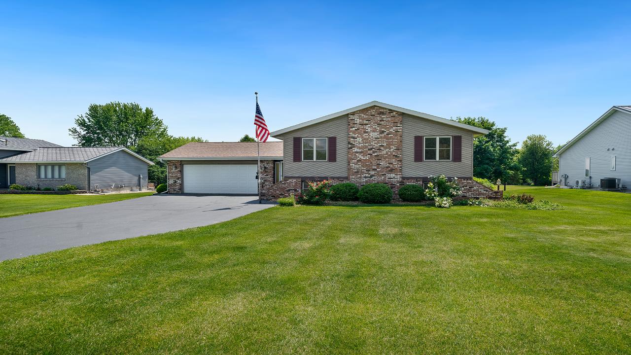1320 Lake Summerset Rd., Davis, IL 61019