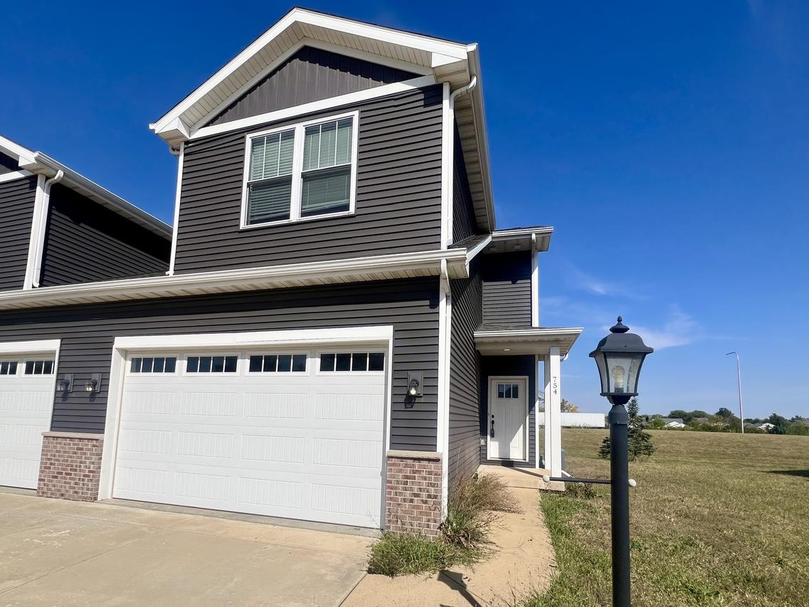 754 Sedgegrass Dr., Champaign, IL 61822