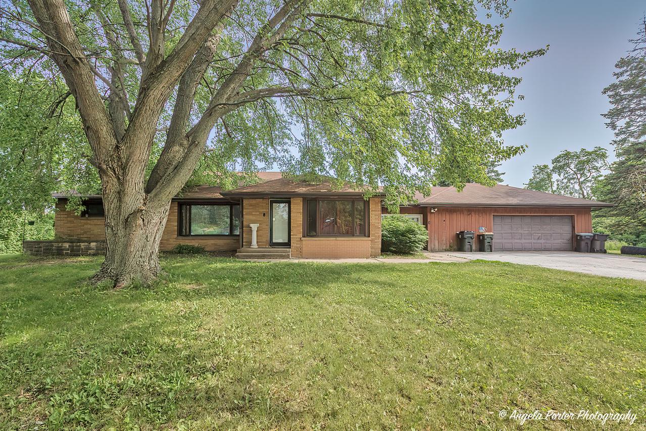 12977 W 9th St., Zion, IL 60099