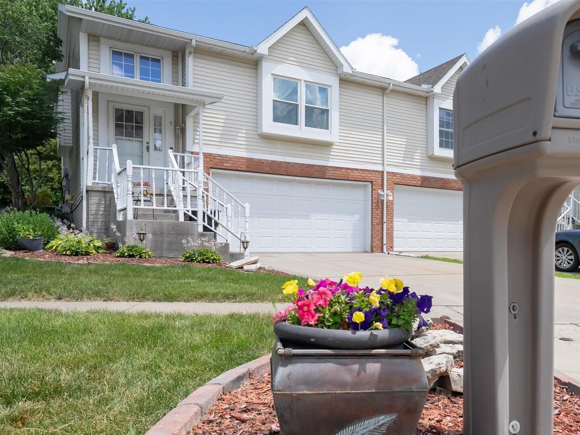 5 Shire Ct., Bloomington, IL 61701