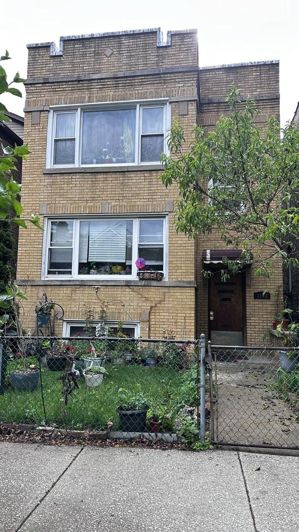 3748 N Troy St., Chicago, IL 60618