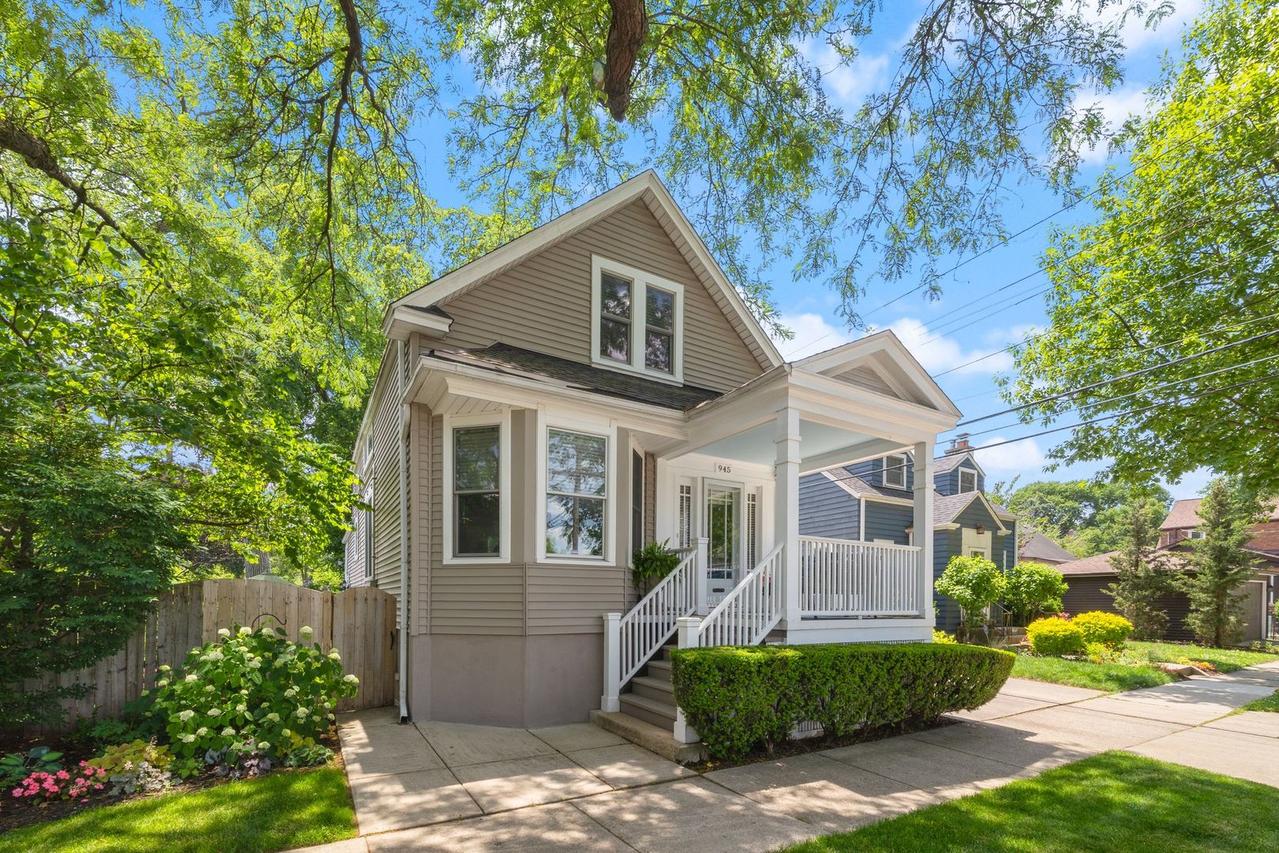 945 Thomas St., Oak Park, IL 60302