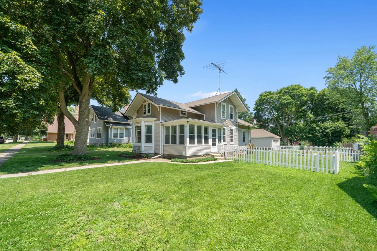 220 N Cedar St., Waterman, IL 60556