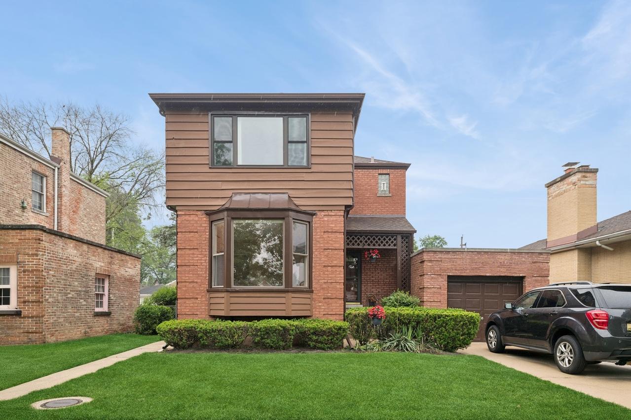 2324 S 11th Ave., North Riverside, IL 60546
