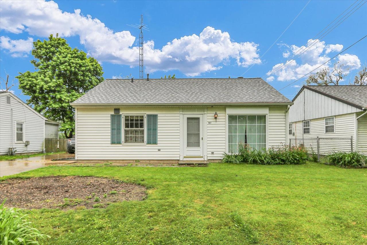 907 E Glenview Dr., Tuscola, IL 61953
