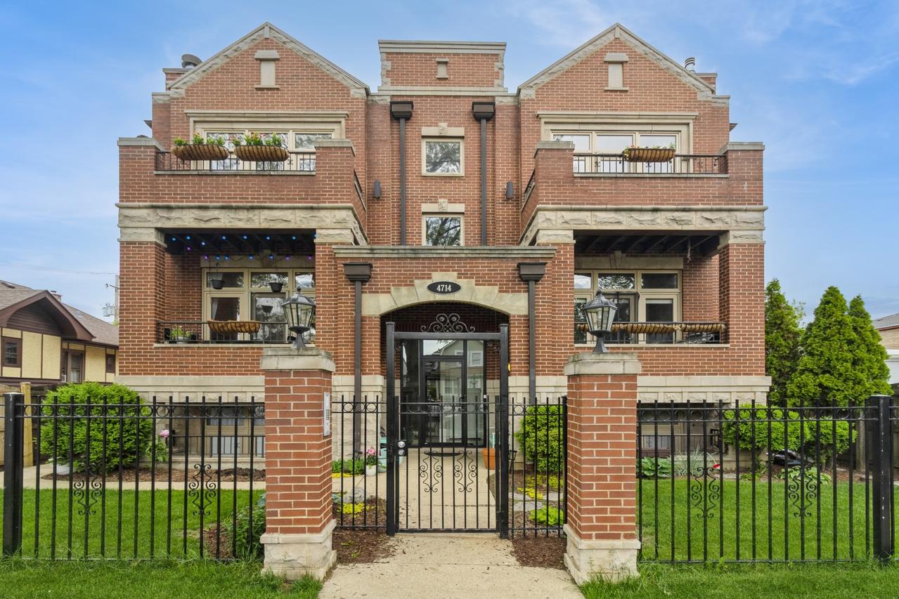 4714 W Berteau Ave. #1N, Chicago, IL 60641