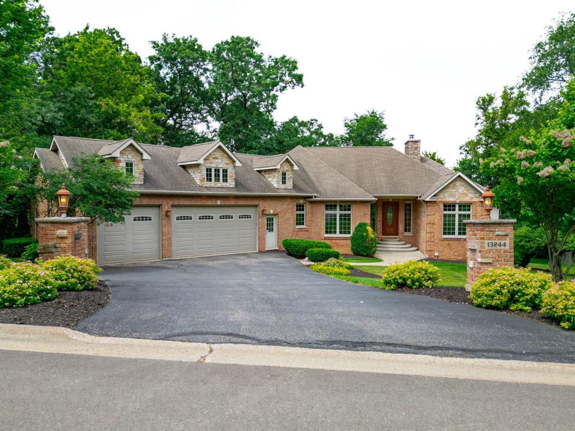 13244 Promontory Tr., Roscoe, IL 61073