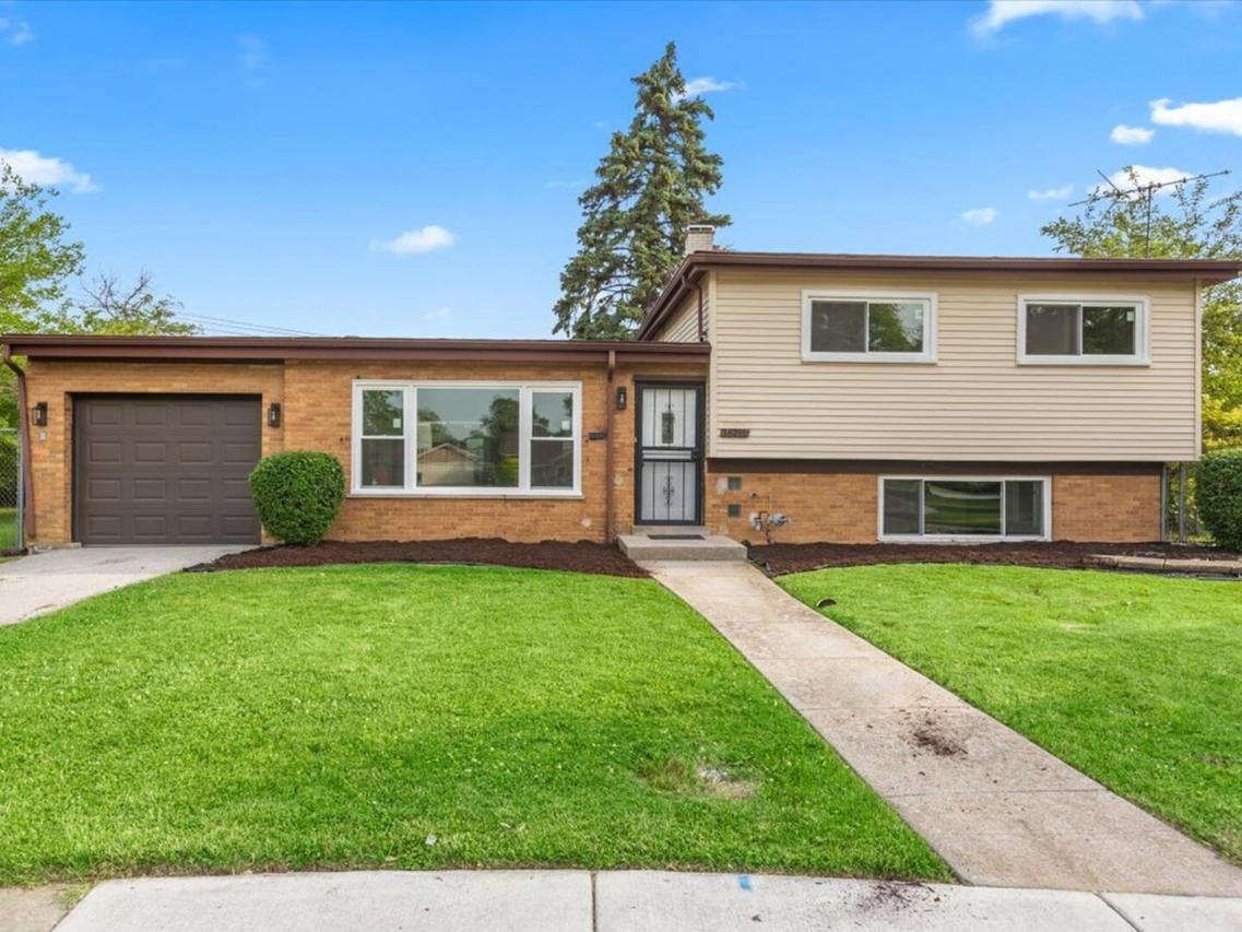 16211 Joyce Cir., South Holland, IL 60473