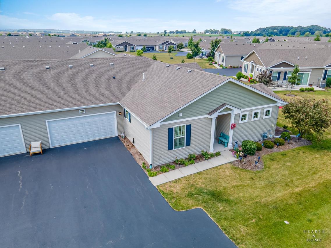 1106 Crestview Ln., Pingree Grove, IL 60140