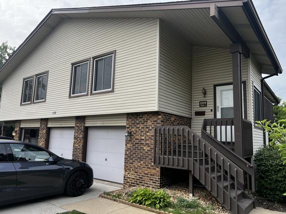 1318 Kingsbury Dr. #1, Hanover Park, IL 60133