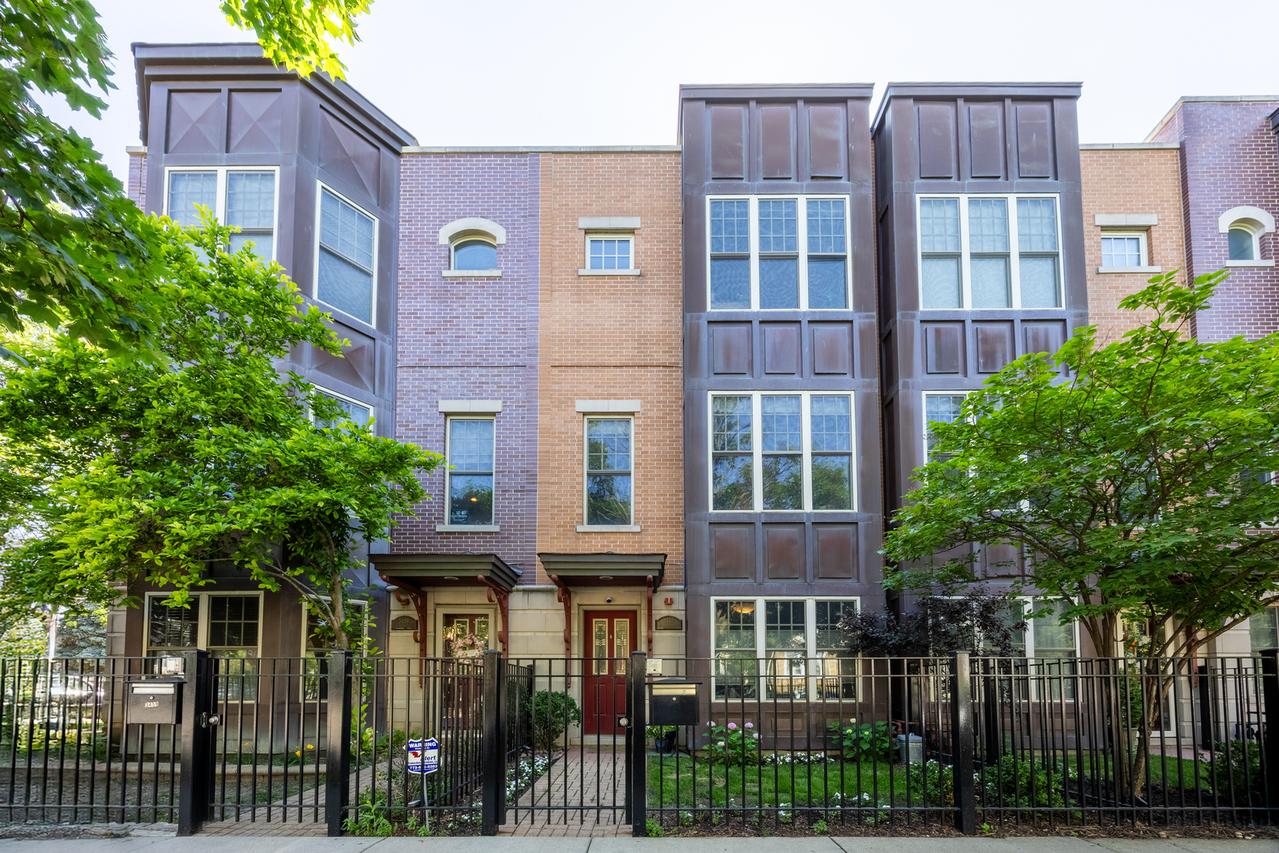 3457 N Whipple St., Chicago, IL 60618