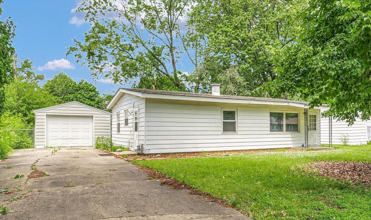 1313 Hollycrest Dr., Champaign, IL 61821
