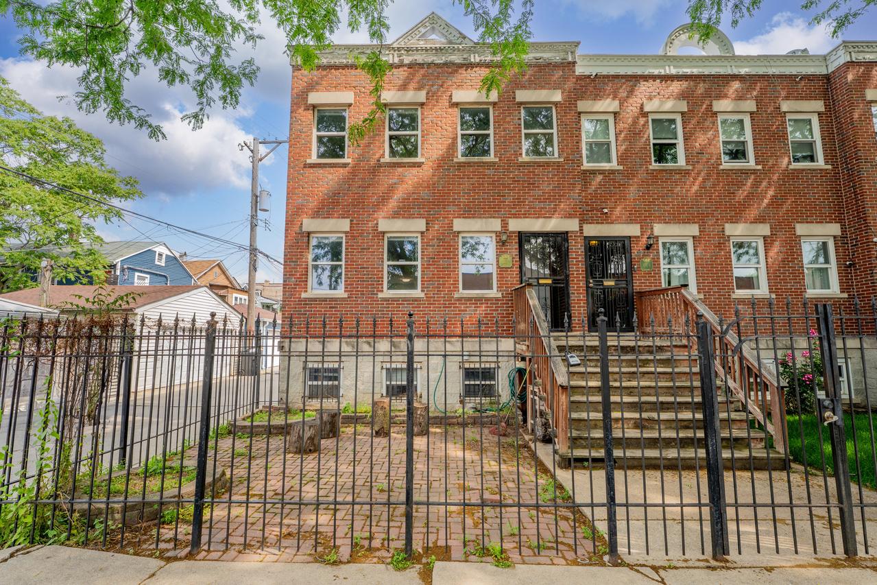 1166 W Cullerton St., Chicago, IL 60608