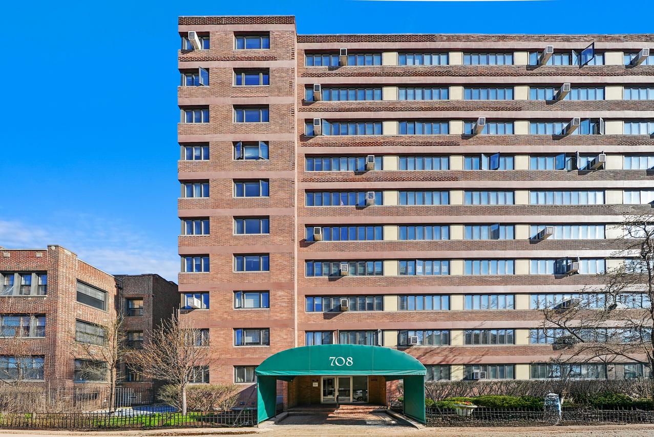 708 W Bittersweet Pl. #511, Chicago, IL 60613