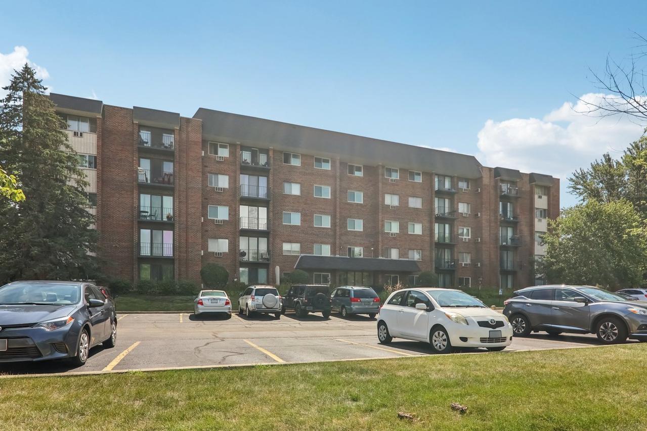 4711 Saint Joseph Creek Rd. #1E, Lisle, IL 60532