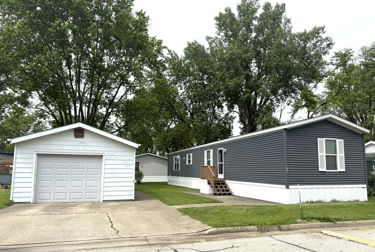 430 Avenue G, Bloomington, IL 61704
