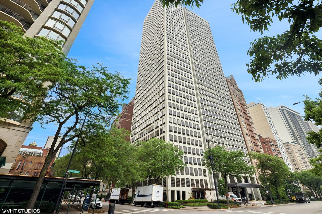 1100 N Lake Shore Dr. #17B, Chicago, IL 60611